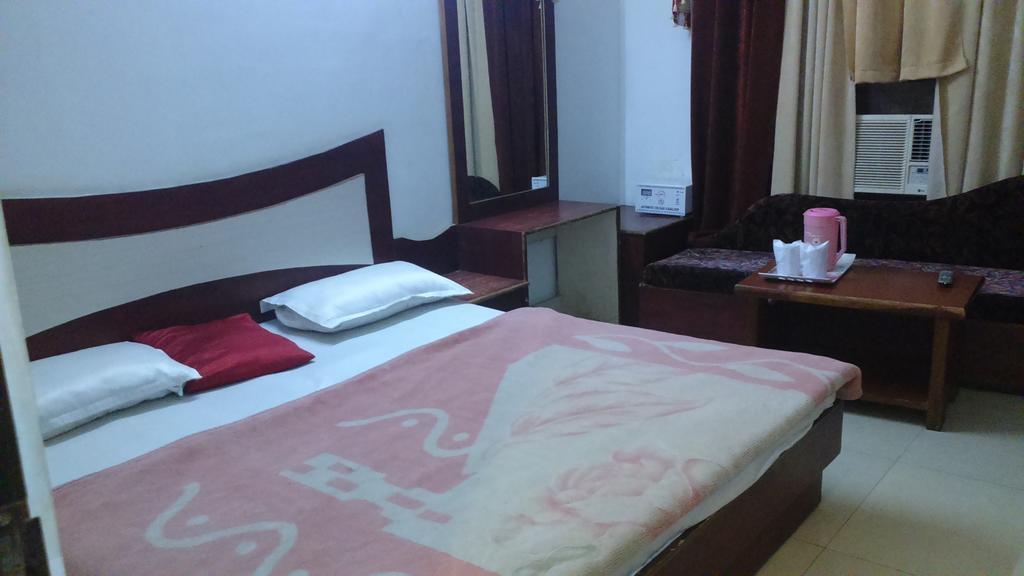 Hotel Katra Residency Esterno foto