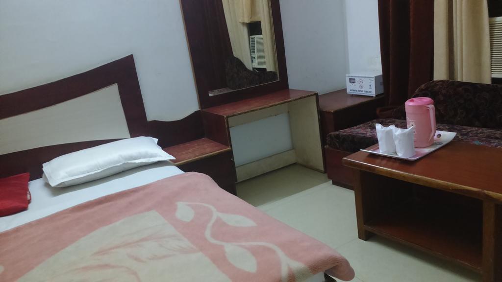 Hotel Katra Residency Esterno foto