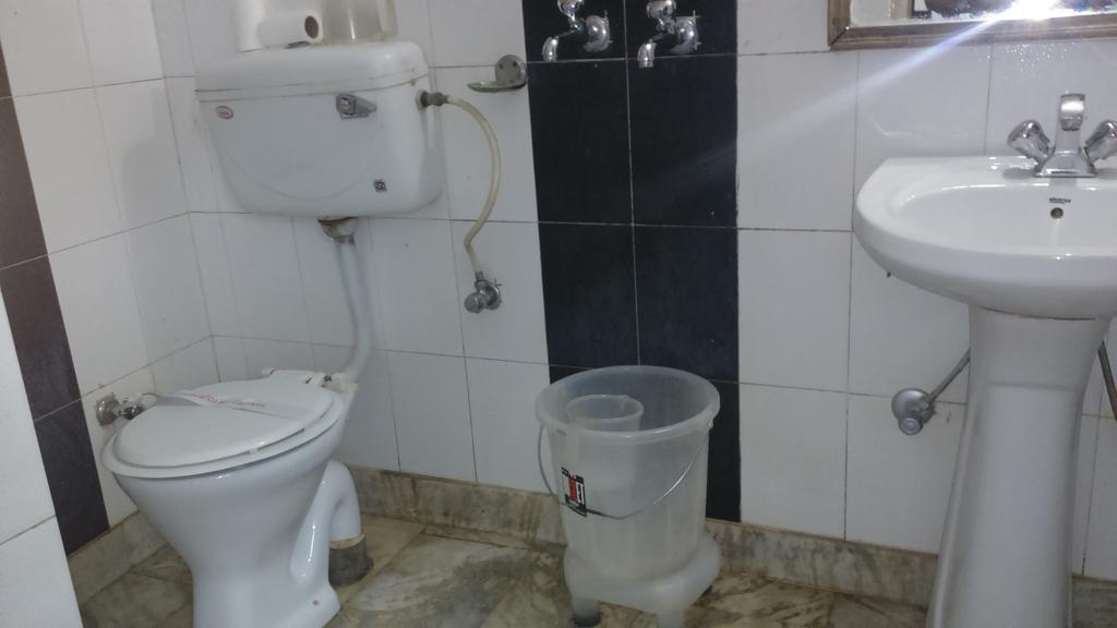 Hotel Katra Residency Esterno foto
