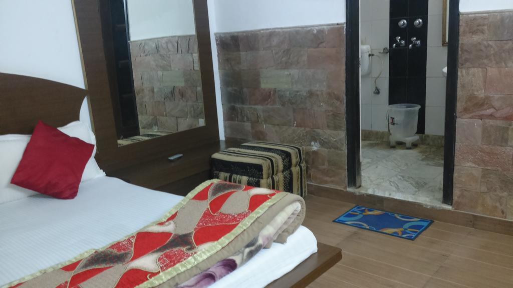 Hotel Katra Residency Esterno foto