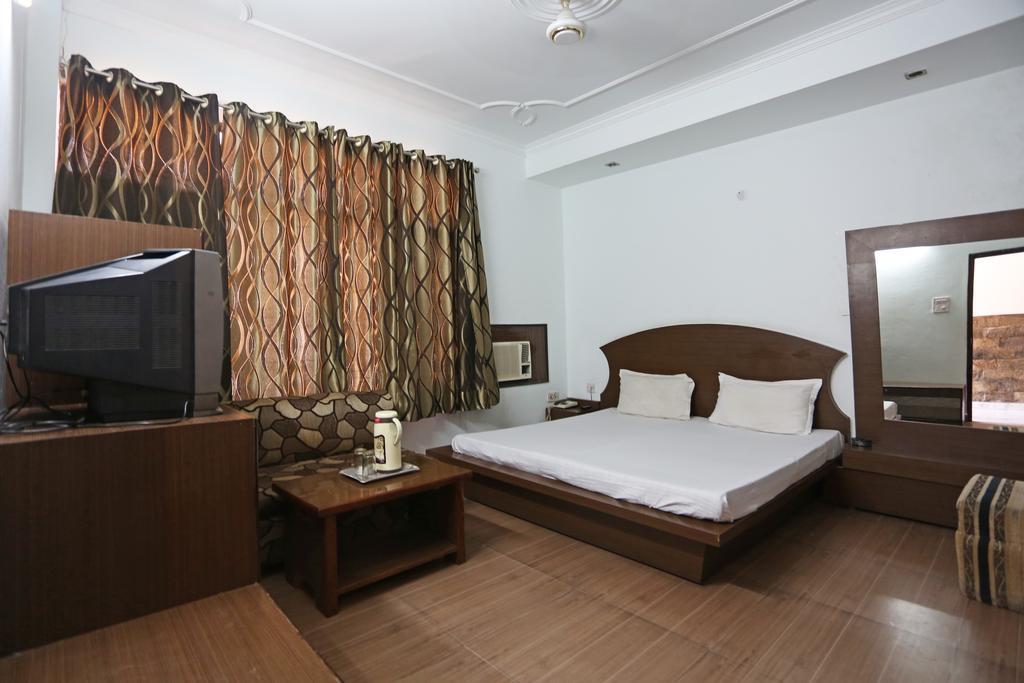 Hotel Katra Residency Esterno foto