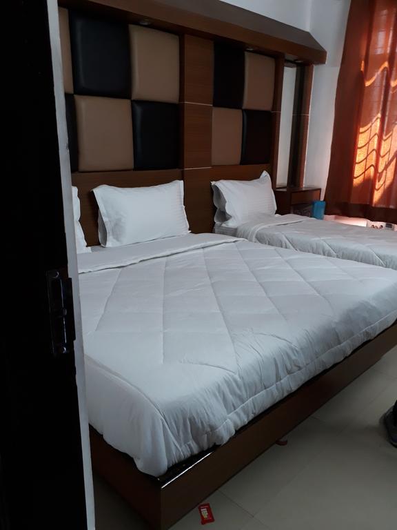 Hotel Katra Residency Esterno foto