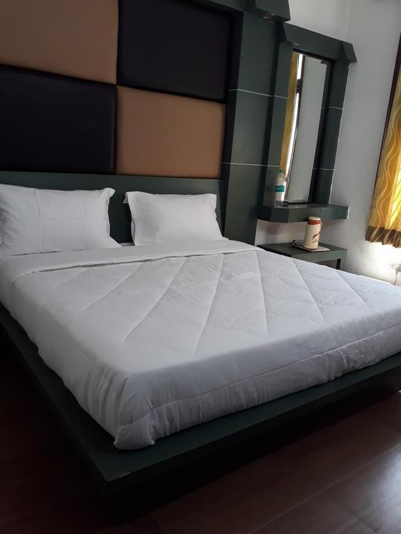 Hotel Katra Residency Esterno foto