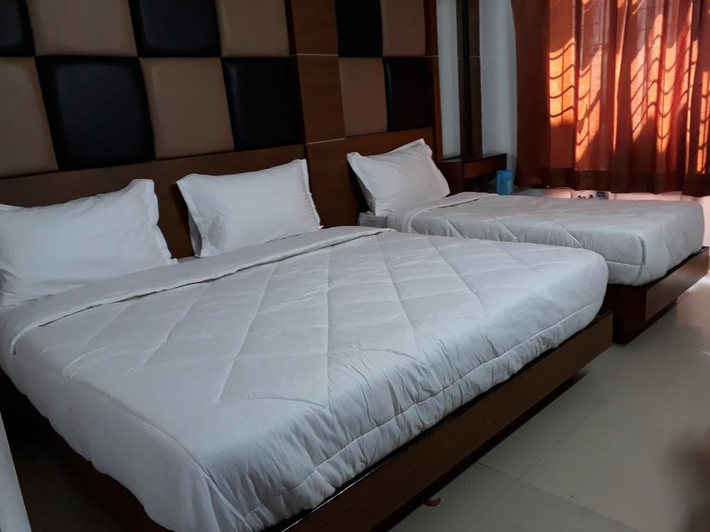 Hotel Katra Residency Esterno foto