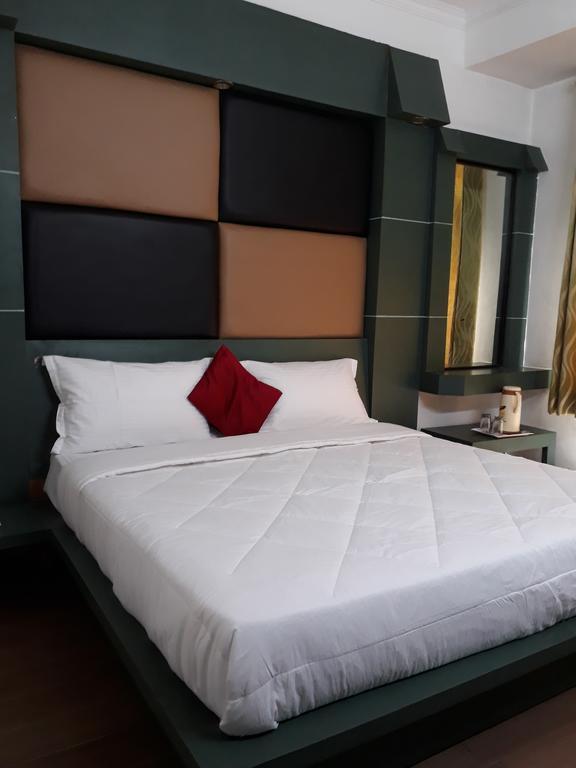Hotel Katra Residency Esterno foto