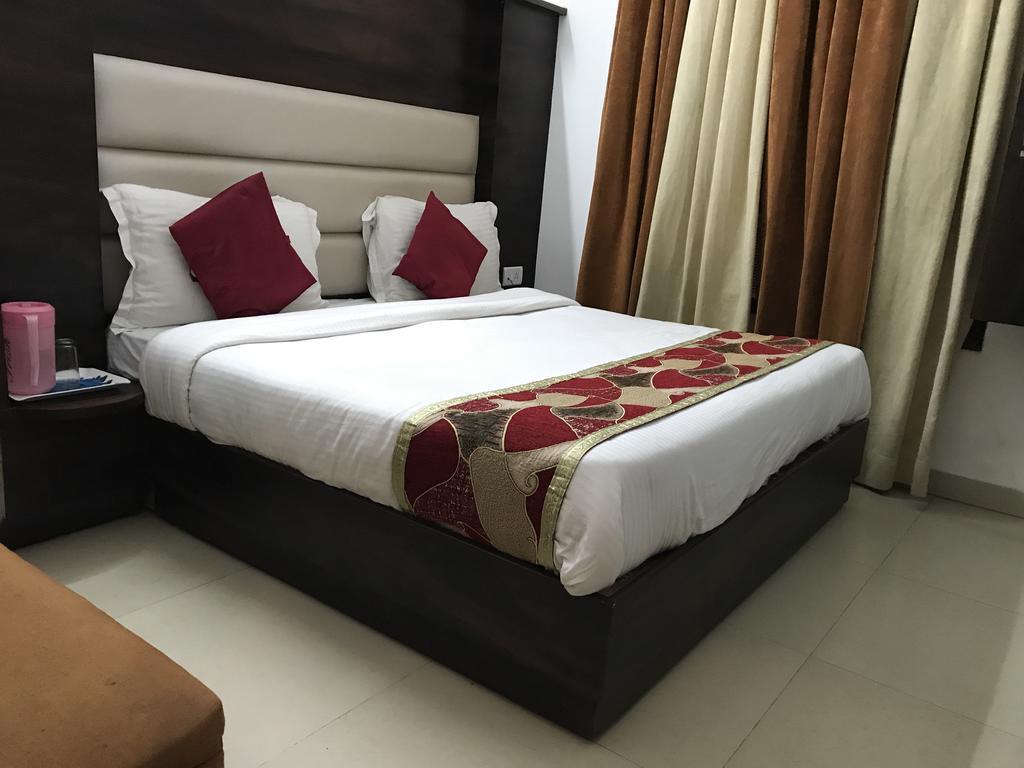 Hotel Katra Residency Esterno foto