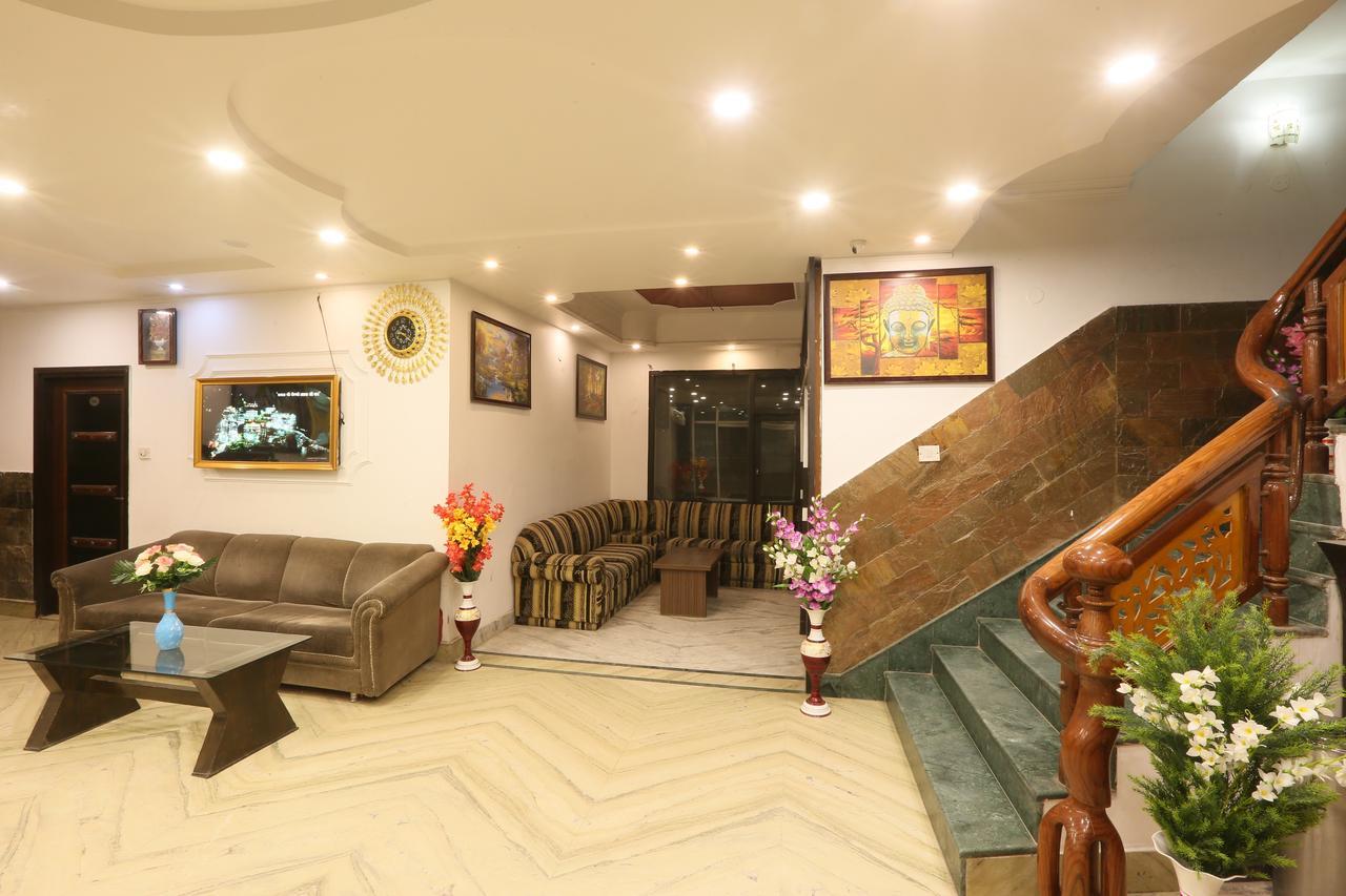 Hotel Katra Residency Esterno foto