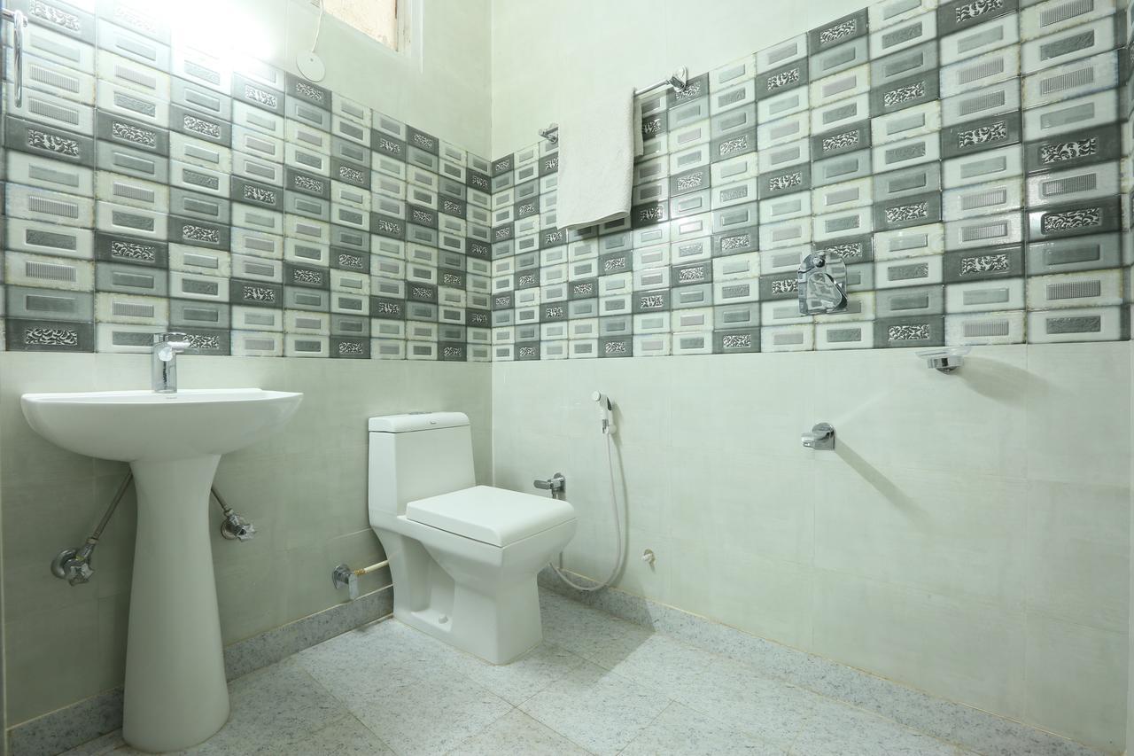 Hotel Katra Residency Esterno foto