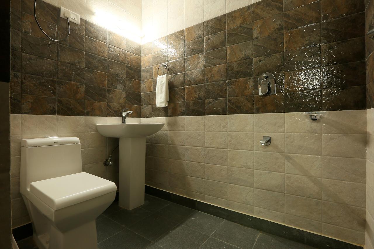 Hotel Katra Residency Esterno foto