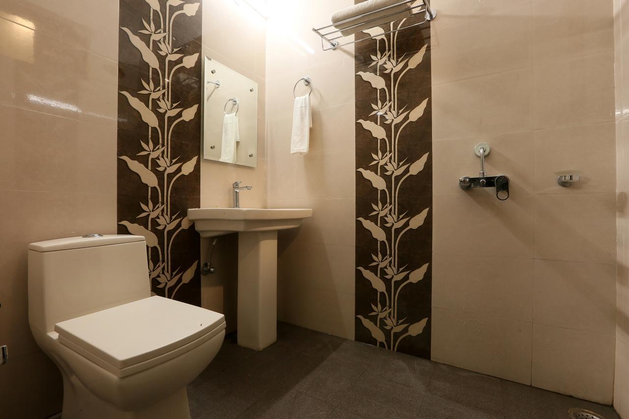 Hotel Katra Residency Esterno foto