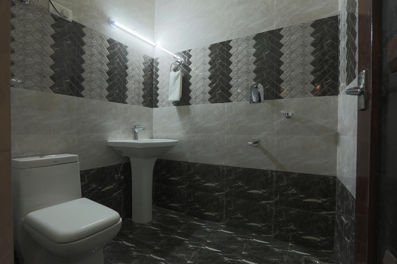 Hotel Katra Residency Esterno foto