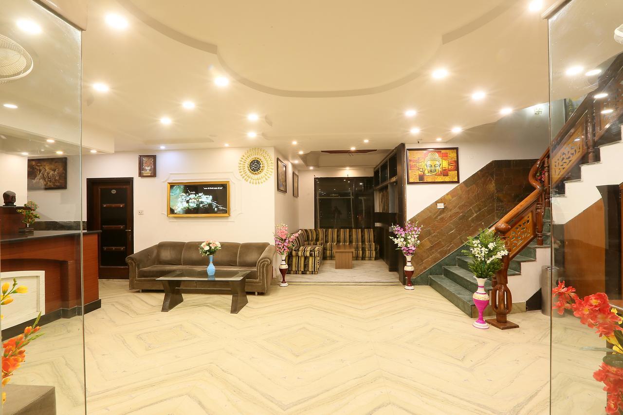 Hotel Katra Residency Esterno foto