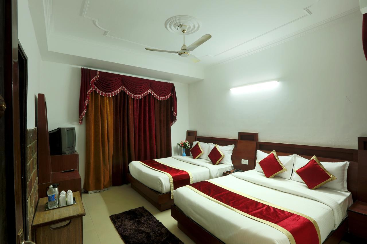 Hotel Katra Residency Esterno foto