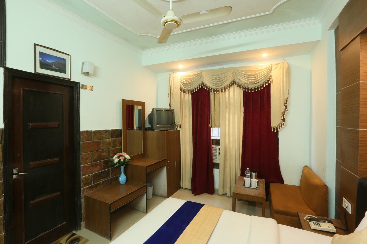 Hotel Katra Residency Esterno foto
