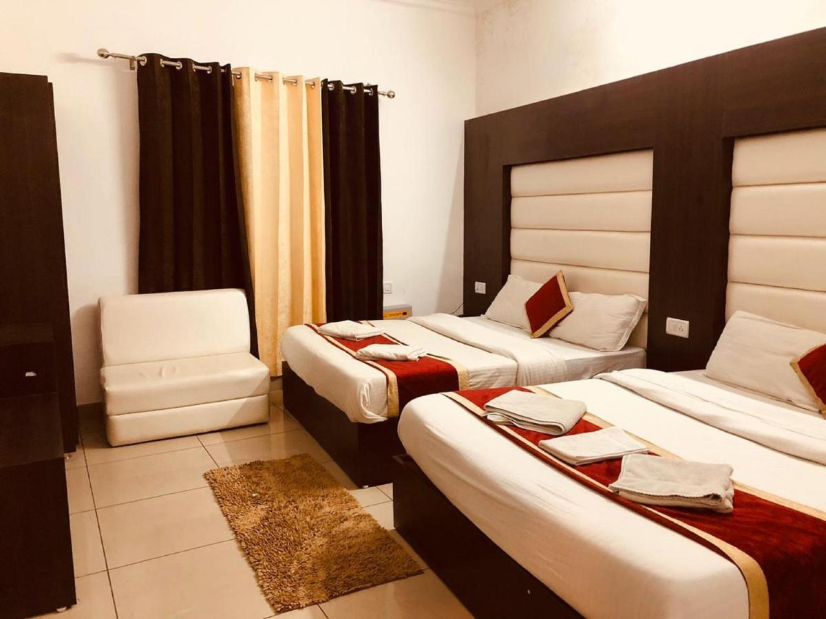 Hotel Katra Residency Esterno foto