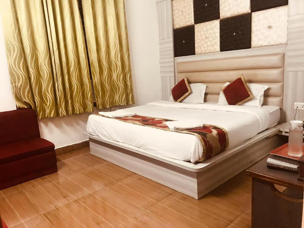 Hotel Katra Residency Esterno foto